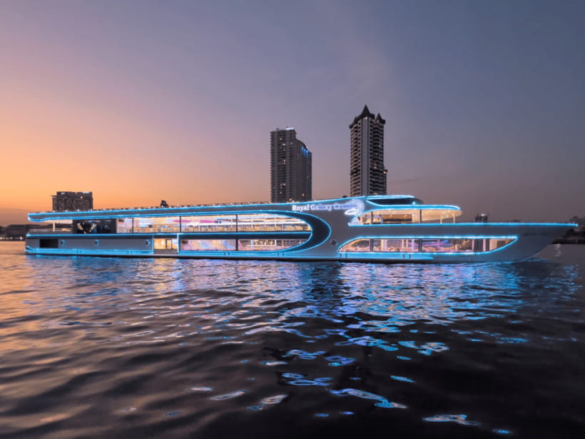 Bangkok: The Planet Chao Phraya River Dinner Cruise - Timing problems and holiday surcharges