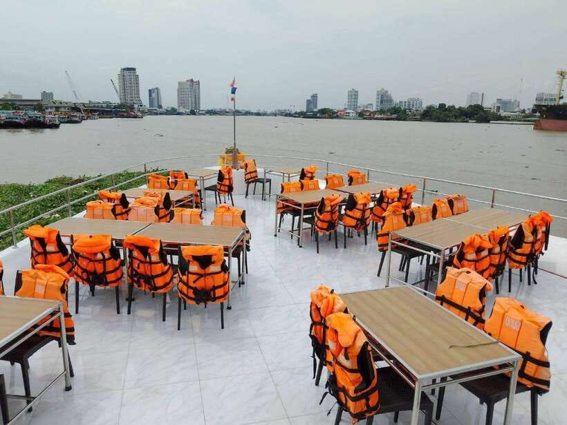 Bangkok: Unicorn Chao Phraya River Dinner Cruise - Starting the evening at ICONSIAM Pier 4
