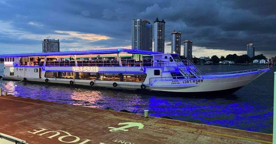 Bangkok: VELA Dinner Cruise Ticket - A Night on the Chao Phraya
