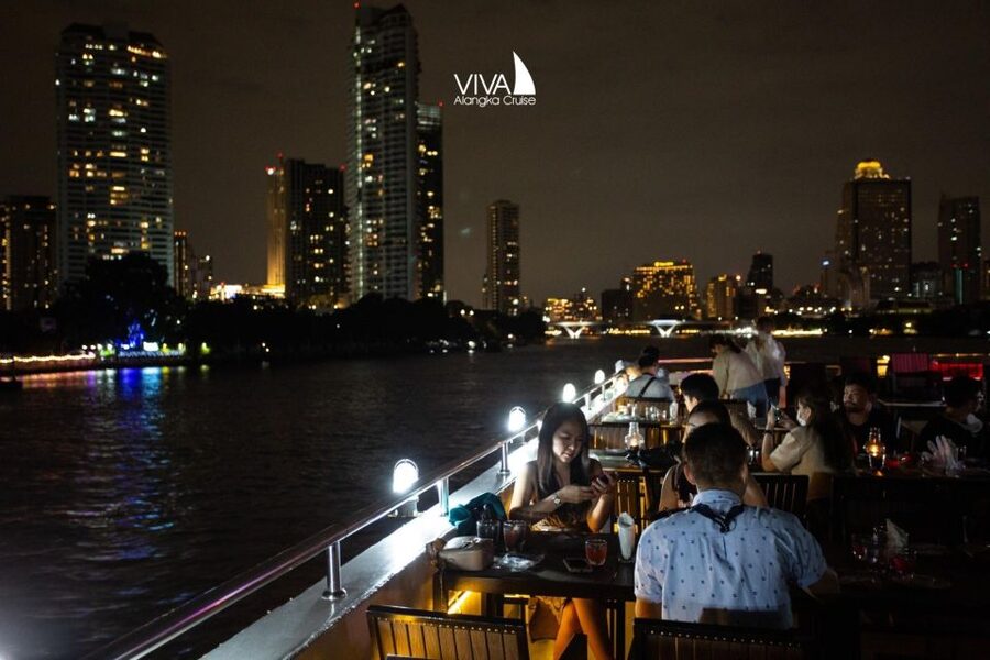Bangkok: Viva Alangka Chao Phraya Dinner Cruise - Wat Arun and the city’s most recognizable temple view