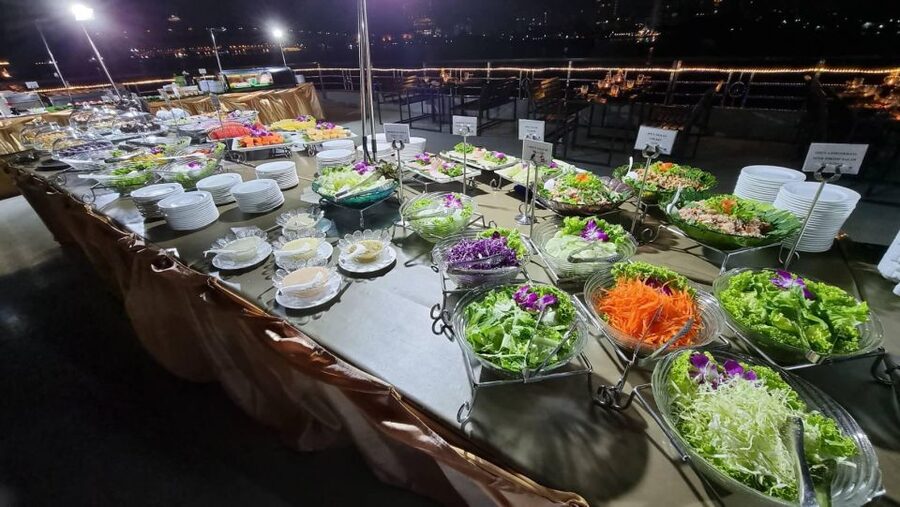 Bangkok: White Orchid Chao Phraya Dinner Cruise - Crowds, Comfort, and Practical Expectations