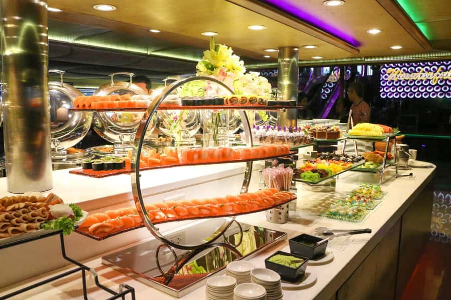 Bangkok: Wonderful Pearl Dinner Cruise and Live Performance - Practical advice for a smoother evening