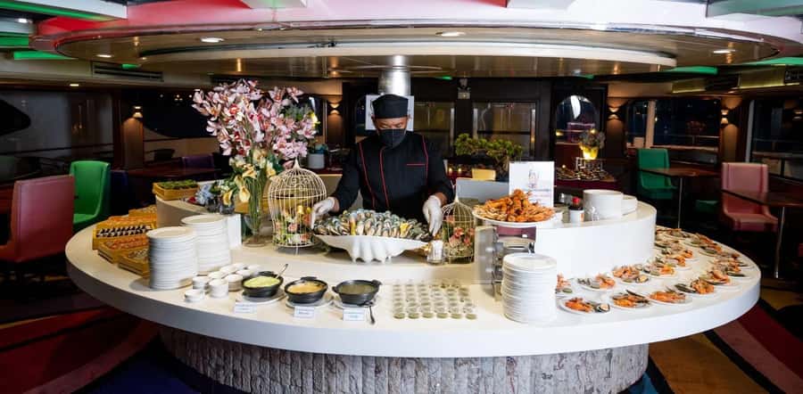 Bangkok: Wonderful Pearl Dinner Cruise and Live Performance - Music, Thai dance, and cabaret on board