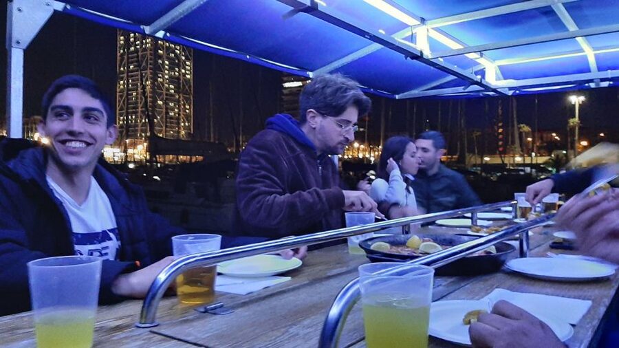 Barcelona: Private Evening Cruise with Dinner and Drinks - A Barcelona evening that begins at Olympic Port