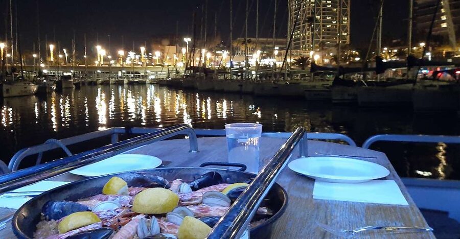 Barcelona: Private Evening Cruise with Dinner and Drinks - What the two-hour sailing feels like