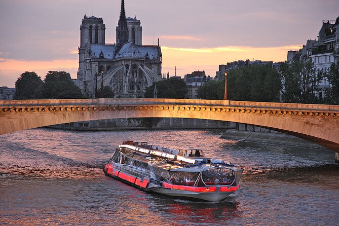 Bateaux Mouches Dinner Cruise on the Seine River in Paris - Timing, dress, and getting there