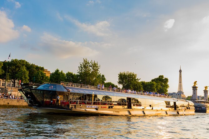 Bateaux Mouches Dinner Cruise on the Seine River in Paris - A meal with ambition, but not fine dining