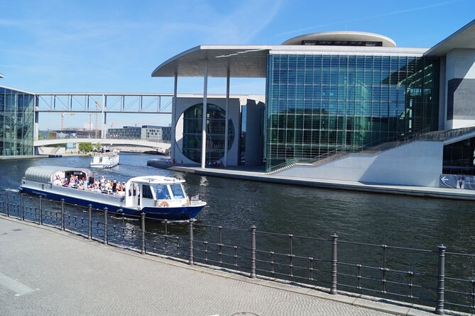 Berlin 3-Course Dinner Cruise - The Reichstag from the Spree
