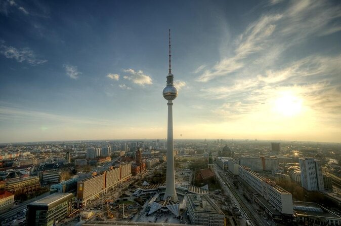 Berlin Capital 4-Course Sunset Dinner Cruise Including Drinks - A gentle start on the Spree at 6:30 pm