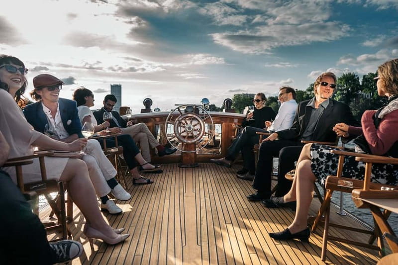 Berlin: Evening Yacht Cruise with Aperitif & Dinner Upgrade - What makes this Berlin yacht cruise worth considering