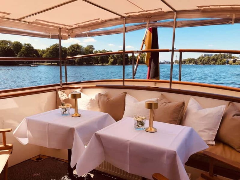 Berlin: Evening Yacht Cruise with Aperitif & Dinner Upgrade - Who will enjoy this evening on the Spree?