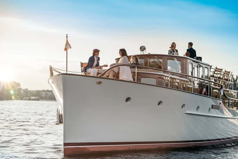 Berlin: Evening Yacht Cruise with Aperitif & Dinner Upgrade - Practical details before you book