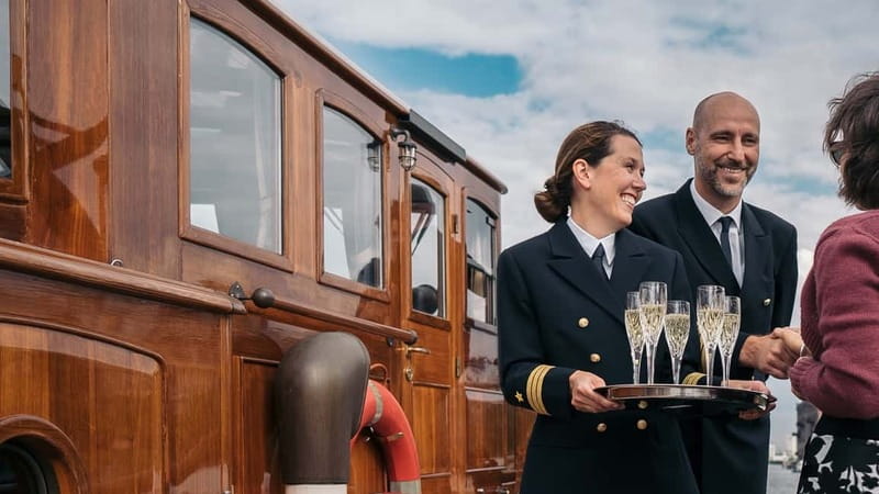 Berlin: Evening Yacht Cruise with Aperitif & Dinner Upgrade - Choosing the right seat on the yacht