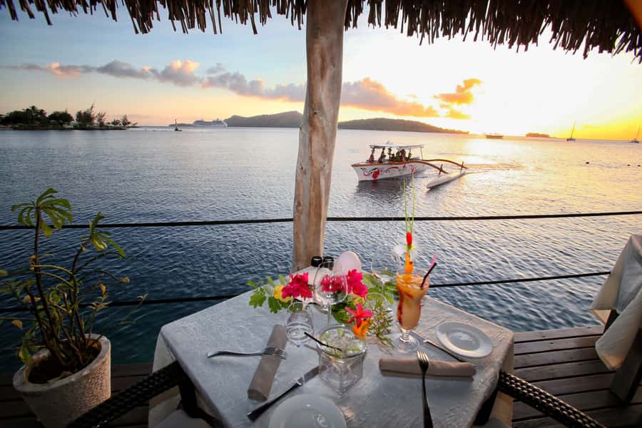 Bora Bora: Combo Sunset Cruise & Romantic Dinner at St James - Starting with the 15-minute transfer