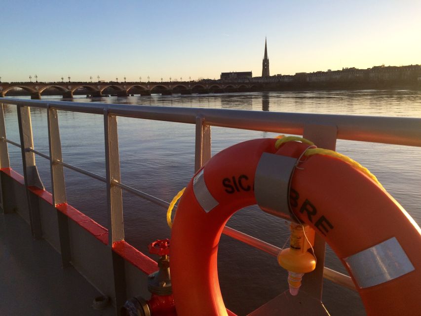 Bordeaux: 2-Hour River Dinner Cruise - Starting at Quai des Chartrons