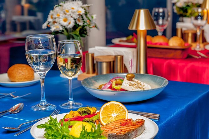 Bosphorus Dinner Cruise & Show with Private Table - Anadoluhisarı and Beylerbeyi Palace