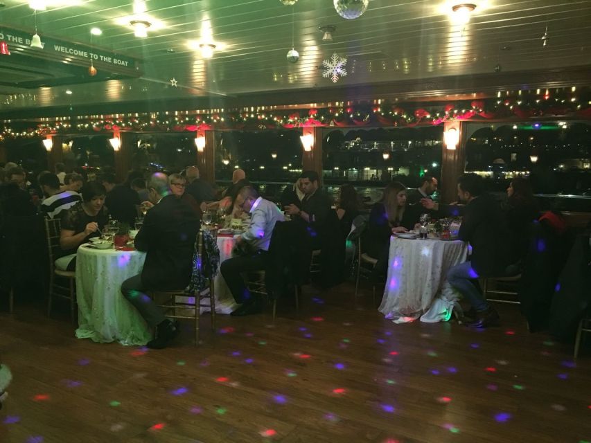 Bosphorus: Dinner Cruise with Live Performances Experience - Dinner with three grilled main-course choices