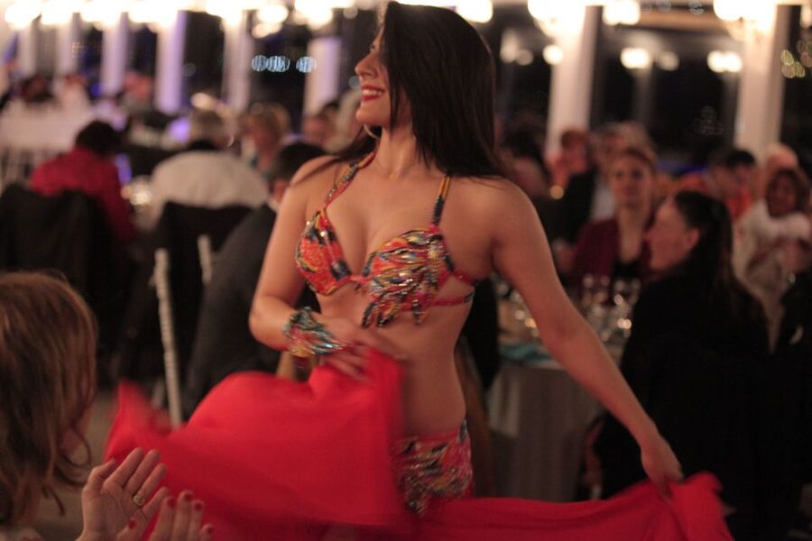 Bosphorus: Dinner Cruise with Live Performances Experience - What the Bosphorus views add to the night