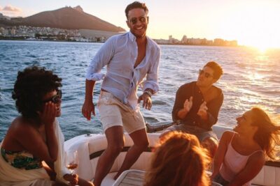 Bosphorus Evening Cruise: Dinner, Live Shows & Private Table