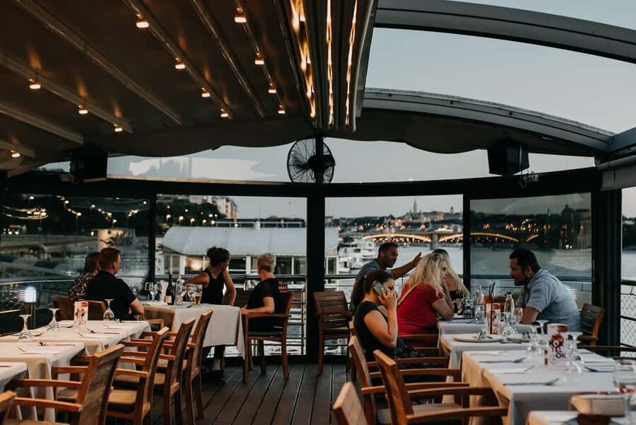 Budapest: 2-Course Dinner for 2 on a Boat Restaurant - Champagne, Candlelight, and the First Course