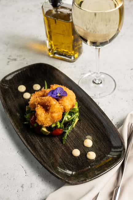 Budapest: 2-Course Dinner for 2 on a Boat Restaurant - Main Courses From Duck to King Prawn Tagliatelle