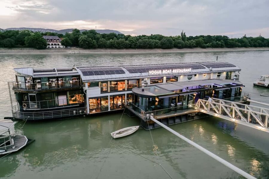 Budapest: 2-Course Dinner for 2 on a Boat Restaurant - A Stationary Boat With Moving Water Outside