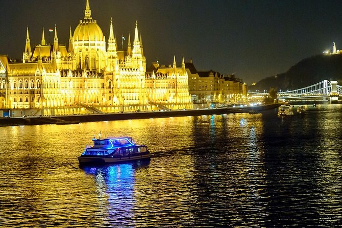 Budapest 4 course Dinner Cruise with Bar Piano and Welcome Drink - Gellért Hill, Liberty Bridge, and the southern sights