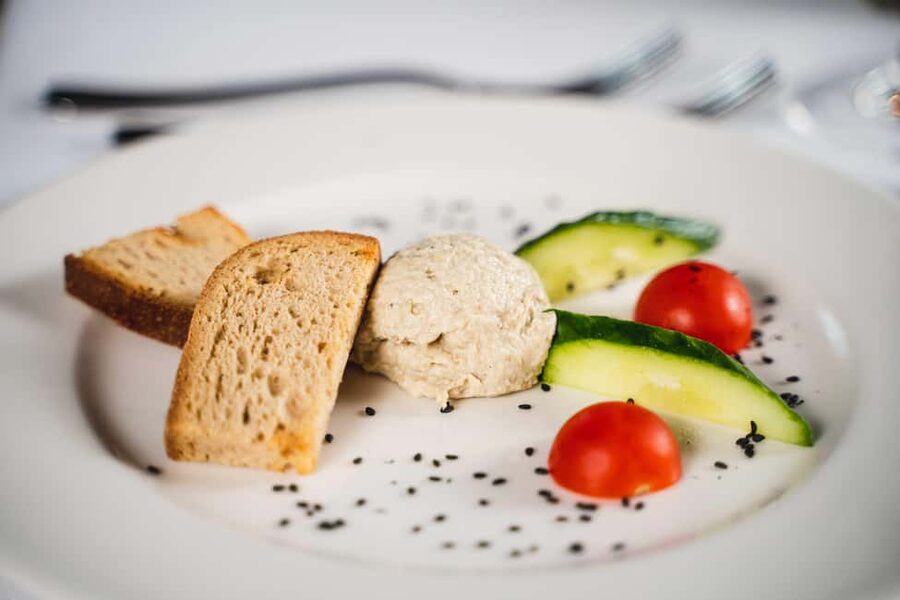 Budapest: 4-Course Dinner River Cruise with Live Folk Music - Should you book the Budapest dinner cruise?