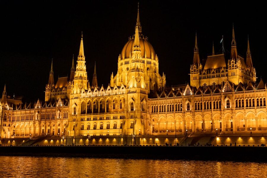 Budapest: Candlelit Dinner River Cruise with Live Music - Four Courses, With Real Choices at the Table