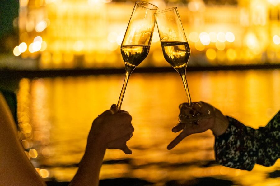 Budapest: Candlelit Dinner River Cruise with Live Music - Live Music That Supports Dinner