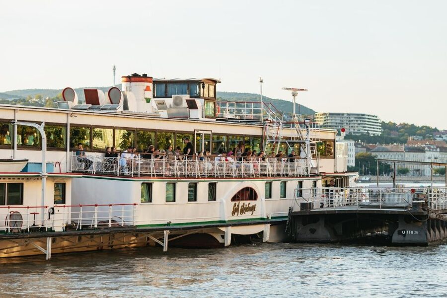 Budapest: Danube River Cruise with Dinner and Prosecco - Key points at a glance