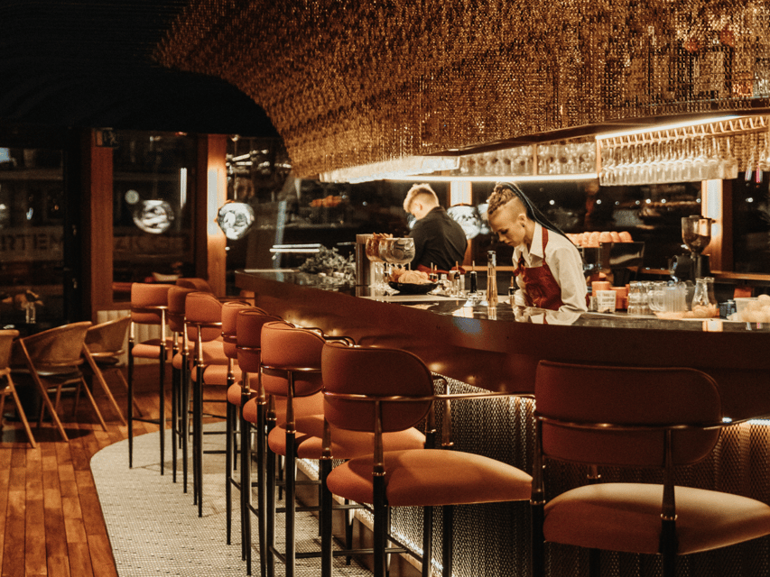 Budapest: Dinner Cruise with Live Music & Unlimited Drinks - Who will get the most from this cruise?