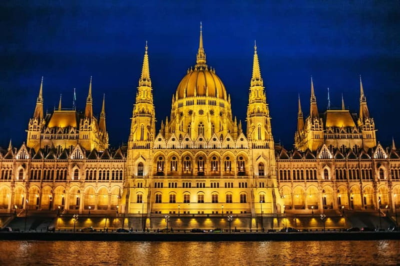Budapest: Evening Cruise with 4-Course Dinner - Buda Castle, Matthias Church, and Fisherman’s Bastion