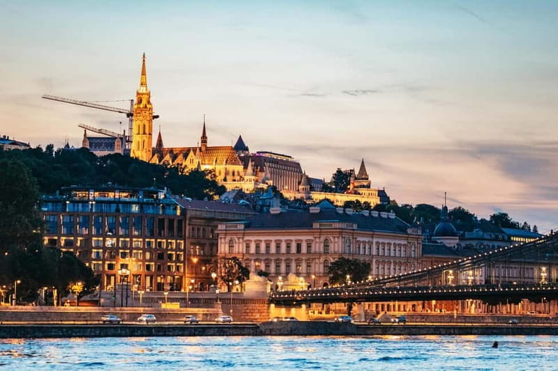 Budapest: Evening Cruise with 4-Course Dinner - Parliament and the Pest Waterfront