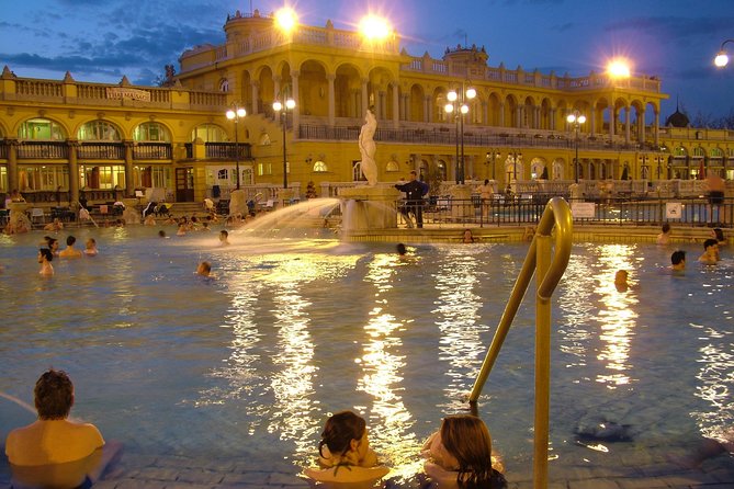 Budapest Széchenyi Spa with Danube Cruise and Optional Dinner - Changing cabins, lockers, towels, and footwear