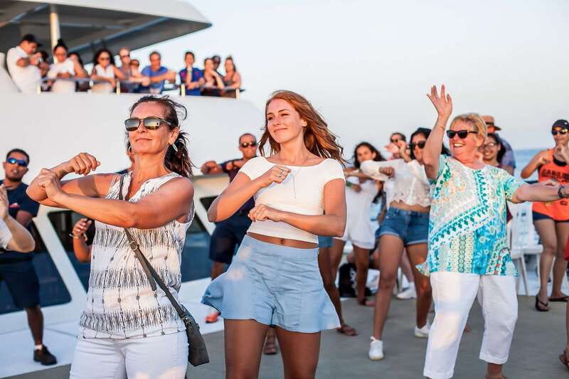 Cabo San Lucas: Sunset Dinner Cruise - Boarding at Marina Cabo San Lucas