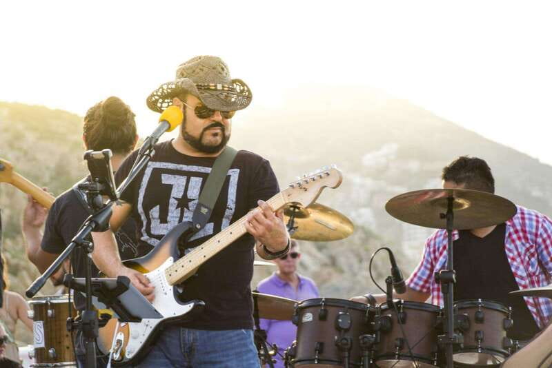 Cabo San Lucas: Sunset Premier Dinner & Show Cruise - Dinner in the air-conditioned dining room