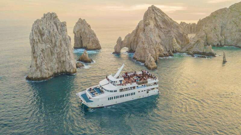 Cabo San Lucas: Sunset Premier Dinner & Show Cruise - Land’s End, the Arch, and Médano Bay