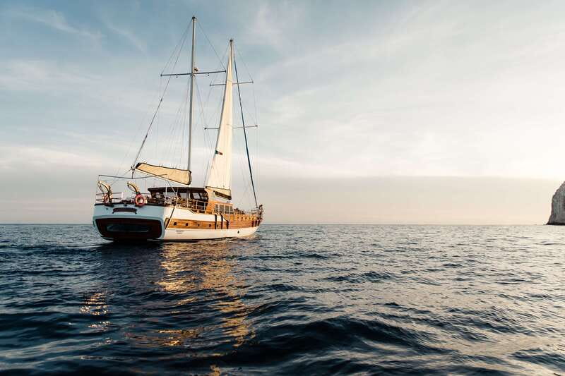 Cabo San Lucas: Sunset Yacht Cruise w/Chef Dinner & Open Bar - Key points at a glance