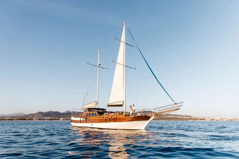 Cabo San Lucas: Sunset Yacht Cruise w/Chef Dinner & Open Bar - Charcuterie and cocktails before dinner