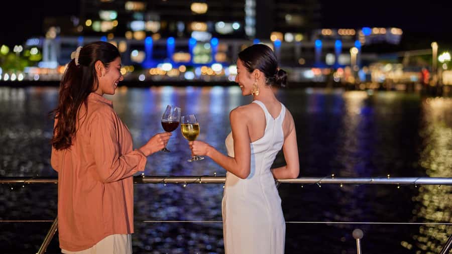 Cairns: Spirit of Cairns Dinner Cruise - The buffet dinner and what you actually get
