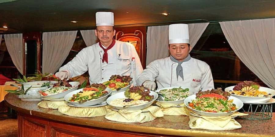 Cairo: Buffet Dinner Cruise with Folkloric Show - Folkloric dancing gives the night its energy