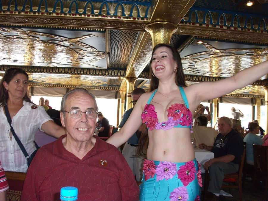 Cairo : Cairo Nile Dinner Cruise and Show - Belly dancing, folklore, and Oriental music