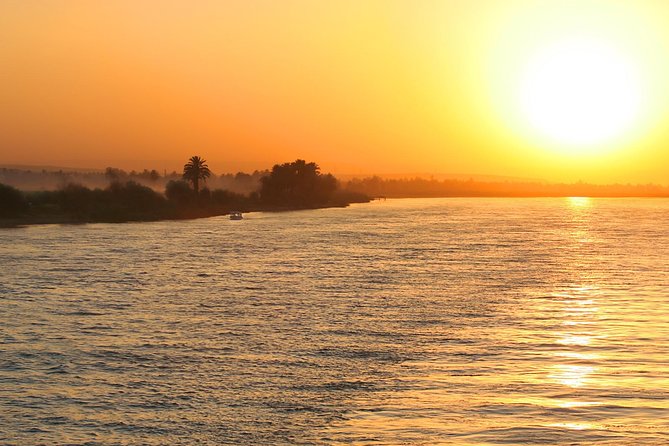 Cairo dinner Cruise with Belly dancer show - What the $70 price really covers