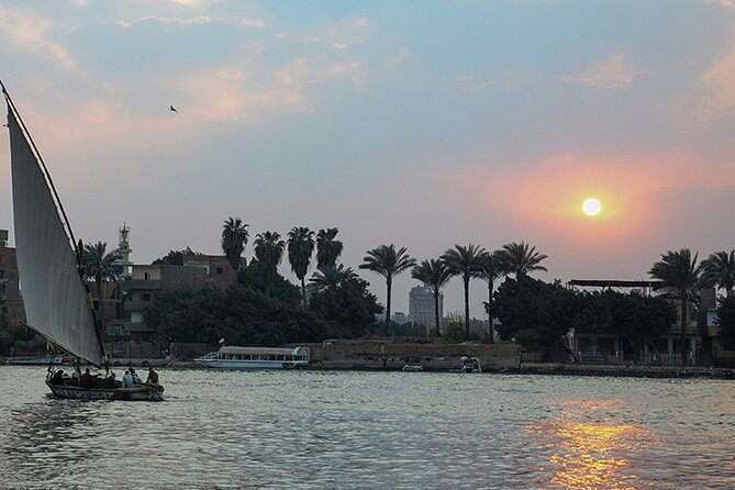 Cairo/Giza: Nile Sunset, Dinner Cruise, Show & Private Transfer - Buffet dinner: plenty of choice, mixed reliability
