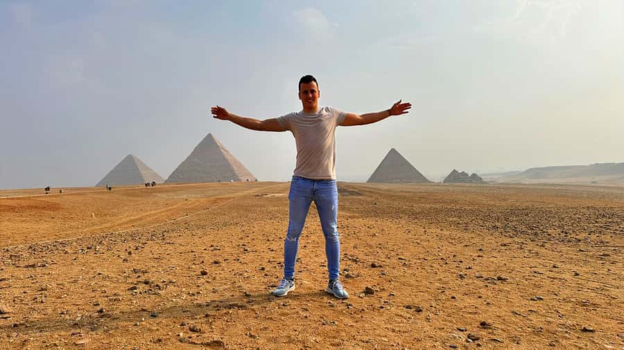 Cairo: Giza Pyramids, Egyptian Museum & Nile Dinner Cruise. - The Giza Pyramids, from Cheops to Mykerinus