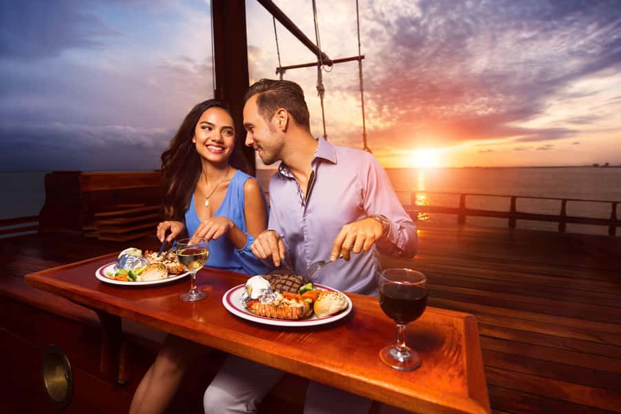 Cancún: Columbus Dinner Cruise and Sky Wheel Pass Go - Picking the right sailing time