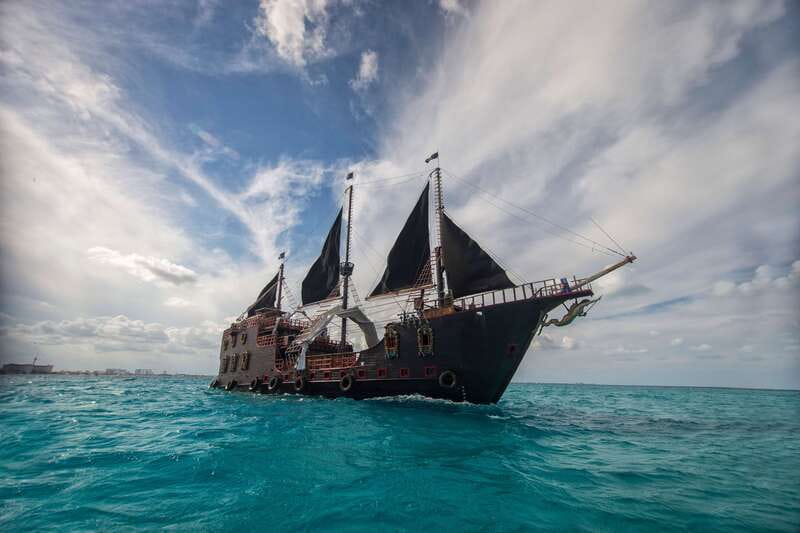 Cancún: Jolly Roger Pirate Dinner Cruise 2025 - Arriving at Punta Sam and finding the pirate ship