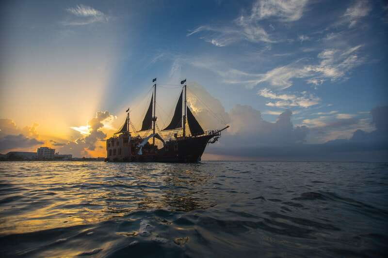 Cancún: Jolly Roger Pirate Dinner Cruise 2025 - Captain Black Jack’s search for the Golden Fleece