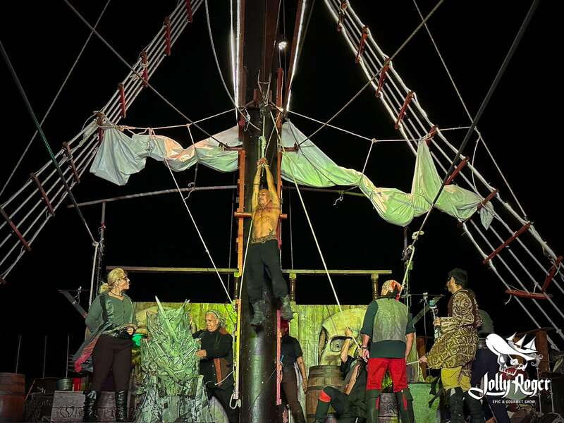 Cancún: Jolly Roger Pirate Dinner Cruise 2025 - Fireworks, music, and the big production